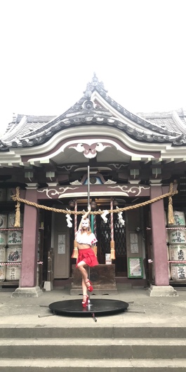 神社×ポールダンス