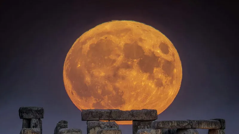 आज रात जरूर देखिएगा चांद! अनोखा होगा नजारा; उठा पाएंगे Supermoon का लुत्फ