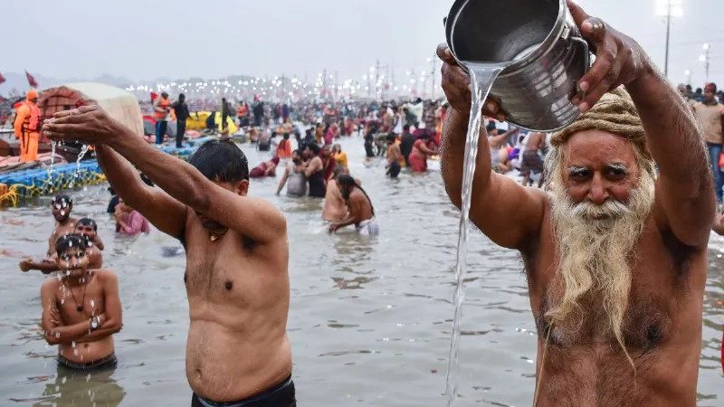आज से प्रयागराज में माघ मेले का शुभारंभ, लाखों लोगों ने पहले दिन लगाई डुबकी; सुरक्षा चाक-चौबंद