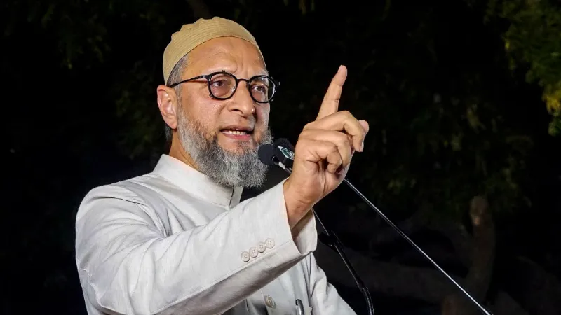 'मोदी जी हाफिज सईद और मसूद अजहर को पाकिस्तान से उठा लो...' अमेरिका के वेनेजुएला ऑपरेशन पर बोले ओवैसी