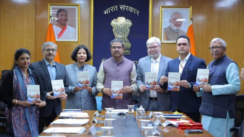 देश के प्रत्येक पुस्तकालय तक पहुंचनी चाहिए ये BOOK... 'ख़ुत्बात-ए-मोदी' किताब का शिक्षा मंत्री धर्मेंद्र प्रधान ने किया विमोचन
