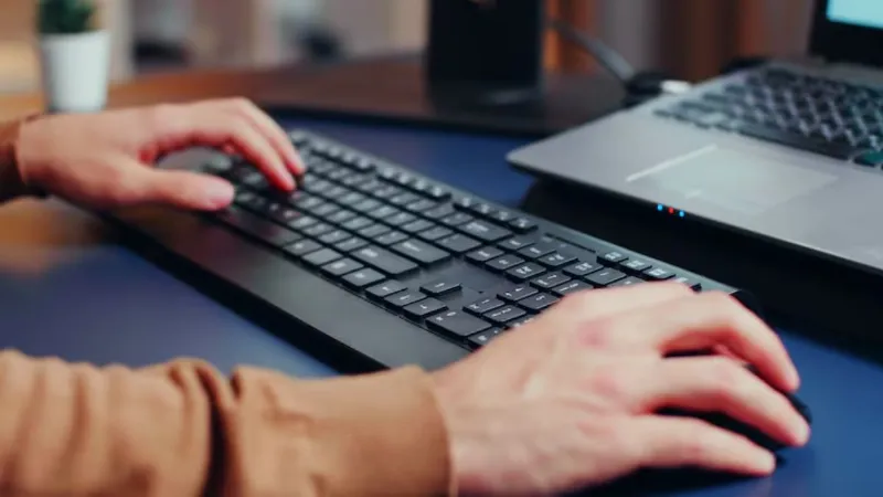 HP embeds an entire PC in a keyboard know the launch date of HP Eliteboard G1a