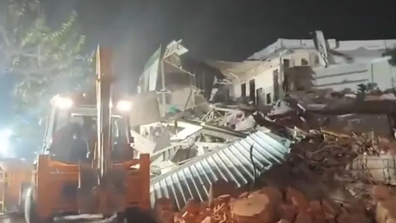 Delhi Bulldozer action near turkman gate faiz e ilahi mosque