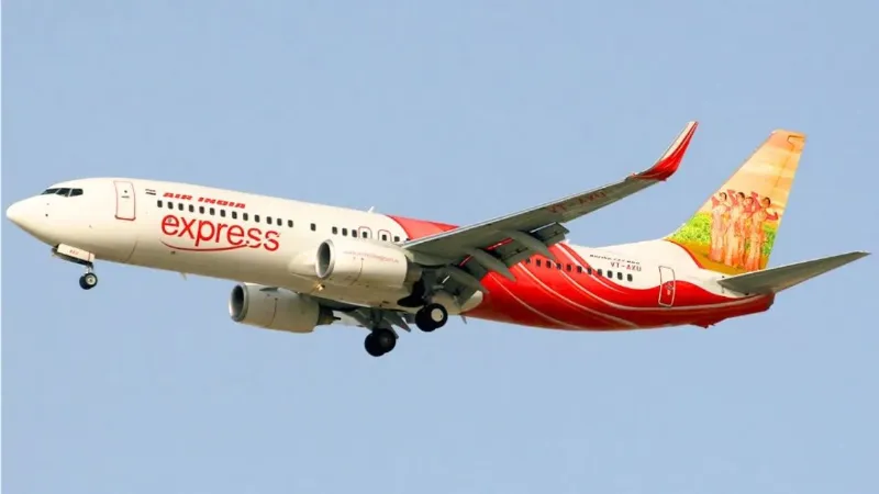 हवा में था प्लेन, अचानक मासूम को सांस लेने में होने लगी परेशानी, इंदौर में इमरजेंसी लैंडिंग; फिर जो हुआ