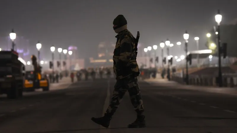 Weather: कड़ाके की ठंड से जम गई राजधानी! 5 डिग्री पहुंचा दिल्ली-NCR का पारा, कितना है AQI?