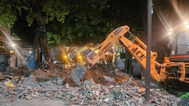 Bulldozer action in Uttarakhand, illegal tomb demolished