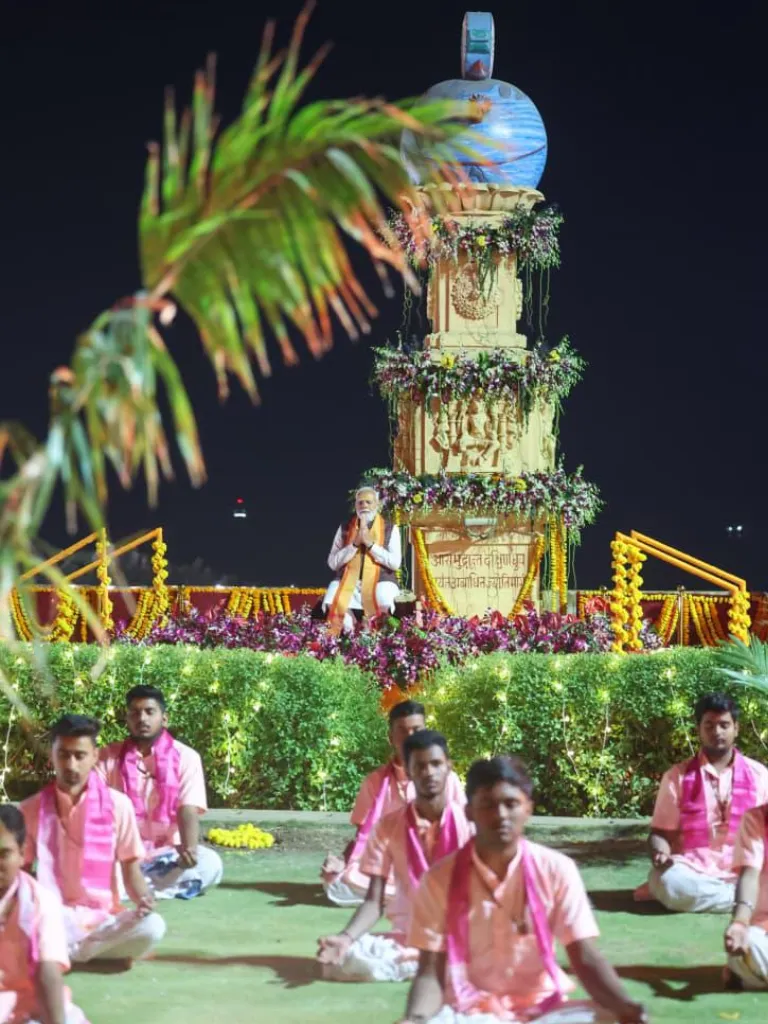 सोमनाथ स्वाभिमान पर्व में शामिल हुए पीएम मोदी, देखें Photos सोमनाथ स्वाभिमान पर्व में शामिल हुए पीएम मोदी, देखें Photos