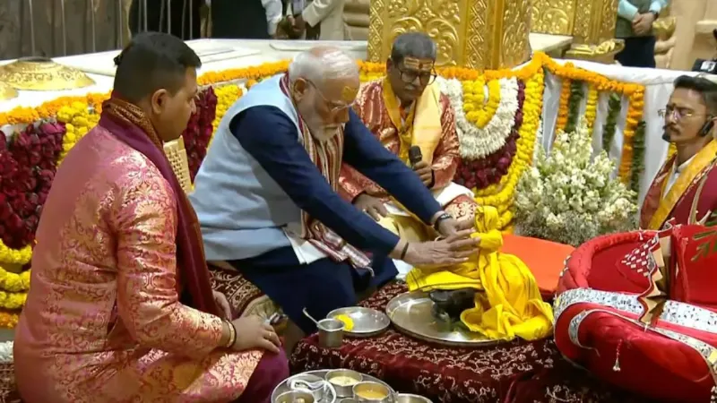 Somnath Swabhiman Parv: पीएम मोदी ने किया जलाभिषेक, सोमनाथ मंदिर में की पूजा अर्चना