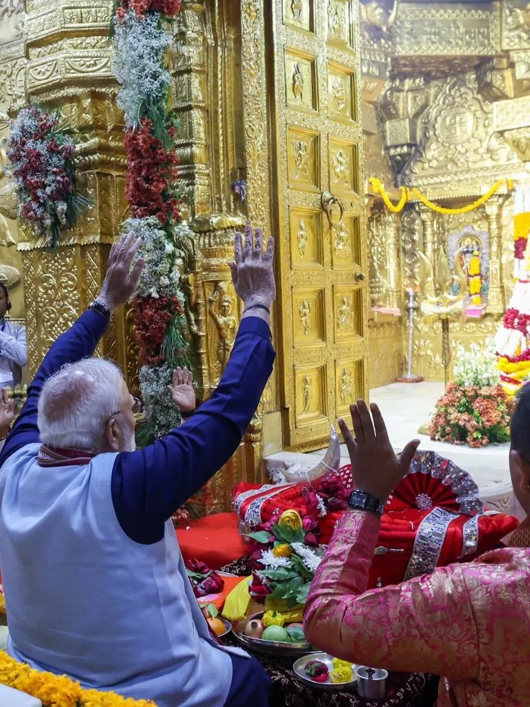 सोमनाथ में भक्ति और शौर्य का संगम! PM मोदी के स्वाभिमान पर्व की अनदेखी तस्वीरें