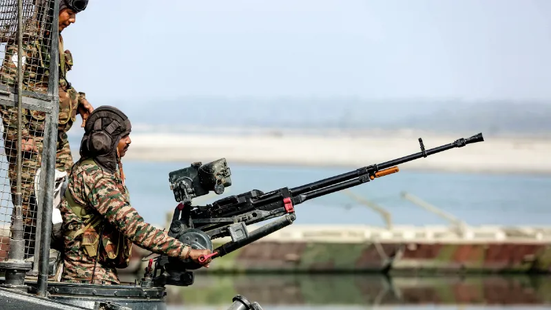 Budget 2026: आर्मी, ड्रोन और साइबर सुरक्षा... वैश्विक हालात को देखते हुए भारत बढ़ा सकता है रक्षा बजट