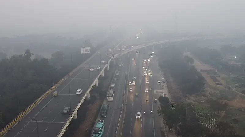 राजधानी के आगे शिमला भी फेल, पारा 3 डिग्री से नीचे किया गया दर्ज; जानें दिल्ली में क्यों पड़ रही इतनी ठंड