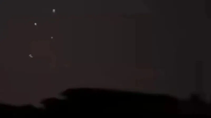 जम्मू-कश्मीर के राजौरी सेक्टर में फिर दिखे पाकिस्तानी ड्रोन, सुरक्षाबलों ने की काउंटर फायरिंग