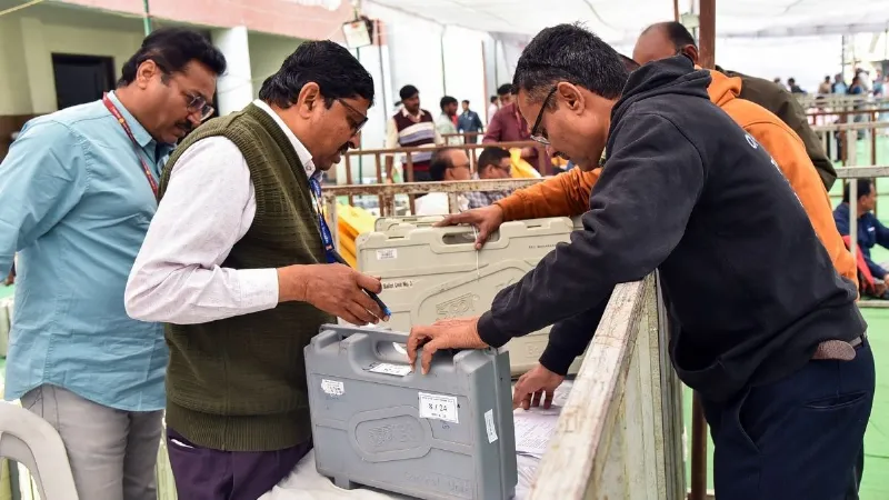 महाराष्ट्र में BMC के लिए वोटिंग आज, मैदान में 15931 कैंडिडेट, छह साल बाद हो रहे महानगरपालिका चुनाव