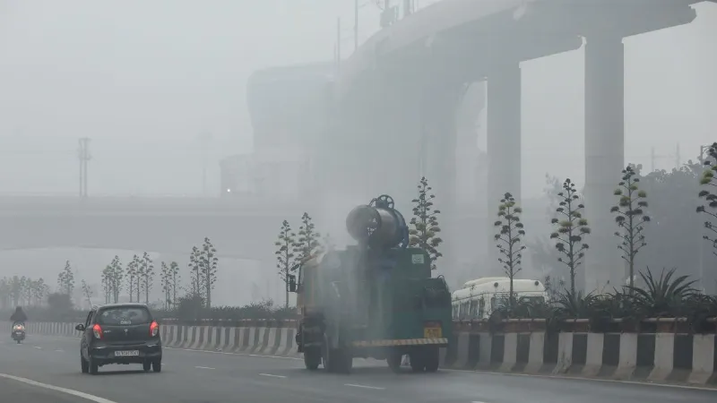 Delhi Pollution: दिल्ली-NCR की हवा फिर हुई जहरीली, कई जगह AQI 400 पार, GRAP-IV की पाबंदियां लागू
