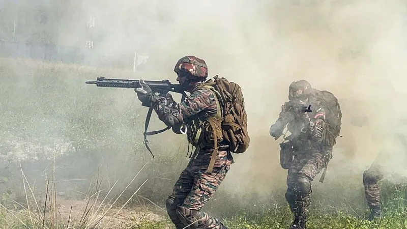 जम्मू-कश्मीर में आतंकियों से मुठभेड़ में सेना के 8 जवान घायल, हेलीकॉप्टर से अस्पताल लाए गए, ऑपरेशन जारी