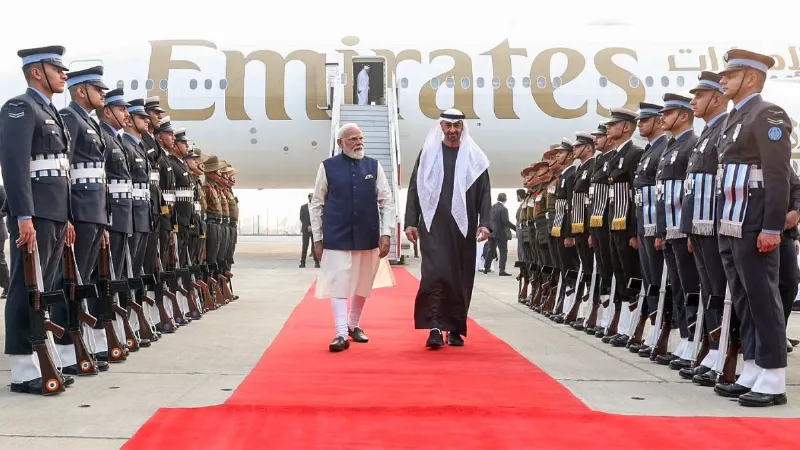 UAE के राष्ट्रपति शेख मोहम्मद पहुंचे भारत, पालम एयरपोर्ट पर PM मोदी ने किया रिसीव, इन मुद्दों पर होगी बात