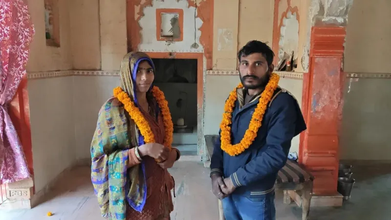 Pratapgarh Husband got his wife married to her lover up unusual marriage