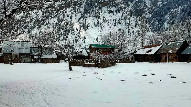 Weather Today: कश्मीर से हिमाचल तक बर्फबारी, इन राज्यों में होगी बारिश, आपके शहर में कैसा रहेगा मौसम?