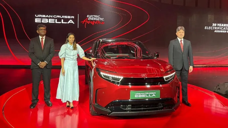 543 KM रेंज, 360-डिग्री कैमरा और... भारत में लॉन्च हुई Toyota की पहली इलेक्ट्रिक कार, देखें फीचर्स