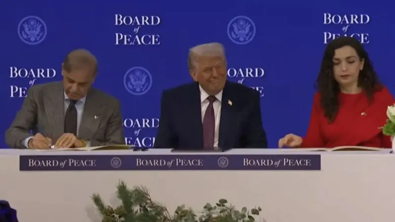 देश की इज्‍जत ग‍िरवी रख दी... ट्रंप के पिछलग्गू बने शहबाज-मुनीर, भड़के पाकिस्तानी डिप्लोमैट सुना रहे खरी-खरी