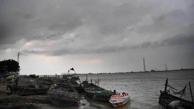 Weather: दिल्ली समेत कई राज्यों में बारिश के साथ ओलावृष्टि! वेस्टर्न डिस्टर्बेंस ने बदला मौसम का मिजाज