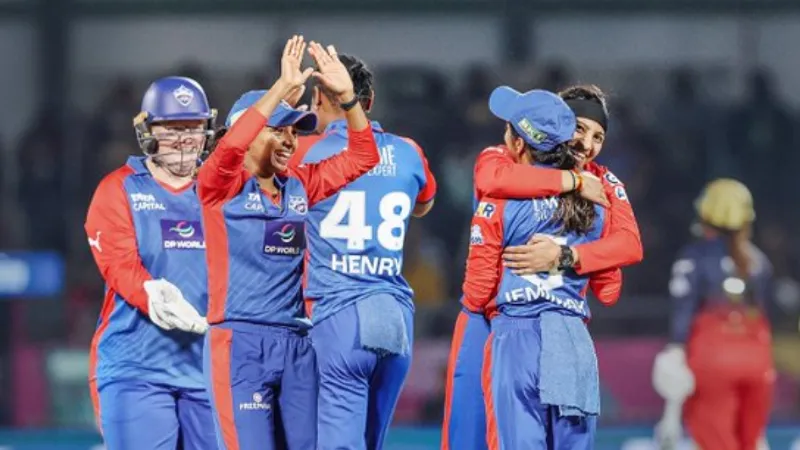 WPL 2026 में RCB को मिली पहली हार, दिल्ली कैपिटल्स के गेंदबाजों ने ढाया कहर; 7 विकेट से दी मात