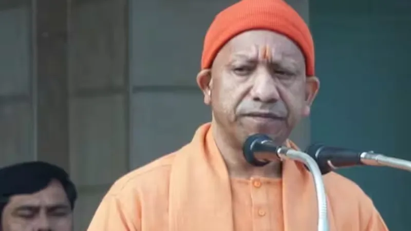 लखनऊ में फहराया तिरंगा, सीएम योगी का संविधान और राष्ट्रभक्ति पर भावुक संदेश