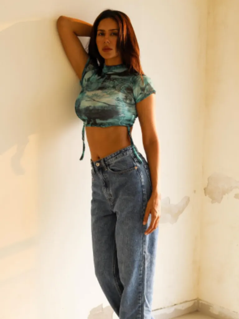 'बॉर्डर 2' की इस एक्ट्रेस की खूबसूरती और ग्लोइंग स्किन के पीछे का क्या है सीक्रेट? रोज करती हैं ये काम