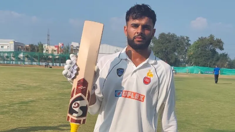 शतक पर शतक! कौन है ये खूंखार बल्लेबाज, जिसने एक ही सीजन में ठोकी तीसरी सेंचुरी, कोहली ने दिया था खास गिफ्ट