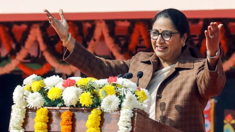 इलेक्ट्रिक बस से लेकर यमुना में क्रूज तक... दिल्ली में पहली एनिवर्सरी पर बीजेपी सरकार देगी कई तोहफे