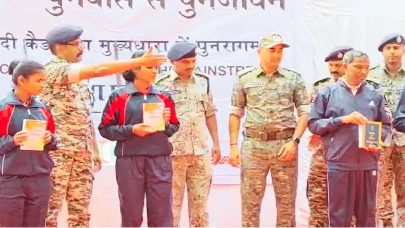 Naxalite Surrender: सुकमा में नक्सलवाद की टूटी कमर, 8 लाख के इनामी 4 माओवादियों ने किया सरेंडर