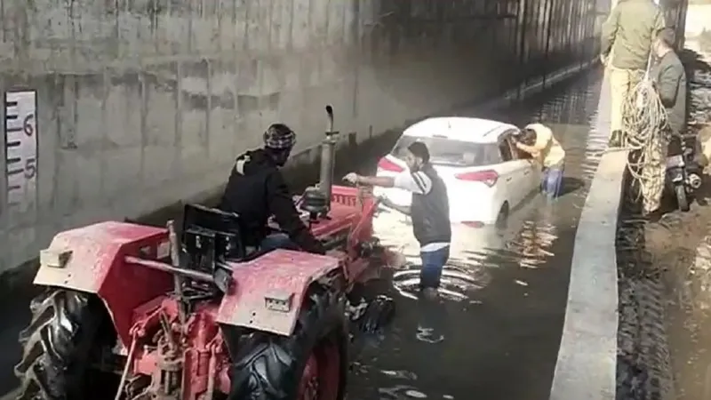 टोल के 125 रुपये बचाने के चक्कर में मारा शॉर्टकट, फिर जो हुआ, जानकर पैरों तले खिसक जाएगी जमीन