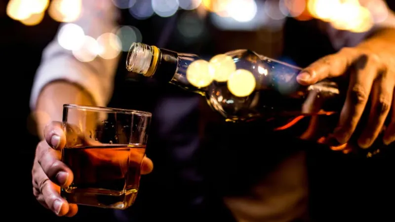 Budget 2026: अब जाम छलकाना पड़ेगा महंगा, जानिए बजट के बाद कितने बढ़ जाएंगे शराब के दाम