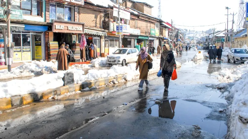 Weather: अगले 12 घंटे में 8 राज्यों में होगी बारिश! पहाड़ों पर बर्फबारी की संभावना, IMD की चेतावनी