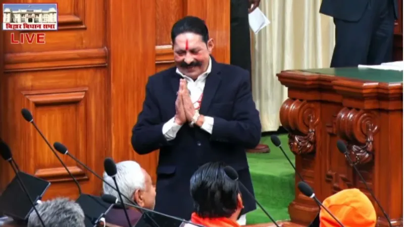 मोकामा से विधायक अनंत सिंह ने ली शपथ, पैर छूकर सीएम नीतीश कुमार से लिया आशीर्वाद, देखें VIDEO