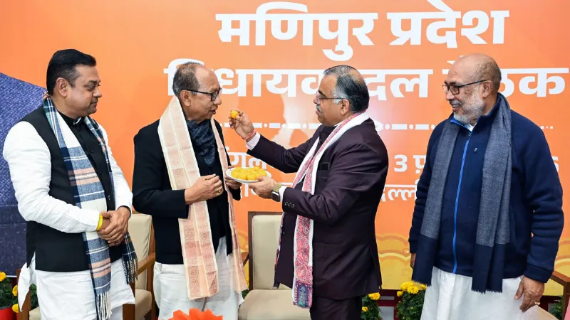 मणिपुर में राष्ट्रपति शासन खत्म, युमनाम खेमचंद सिंह ने ली मुख्यमंत्री पद की शपथ