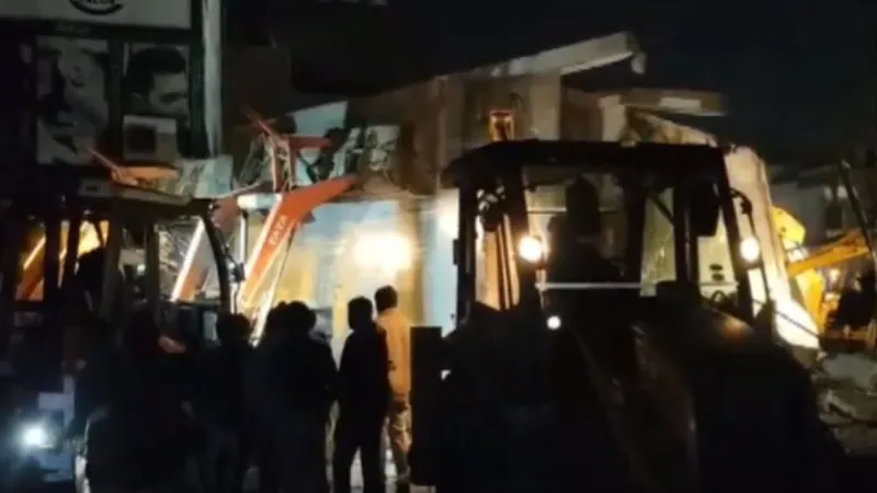 राजस्थान के कोटा में भरभराकर गिरी दो मंजिला इमारत, कई लोग दबे; राहत-बचाव कार्य जारी