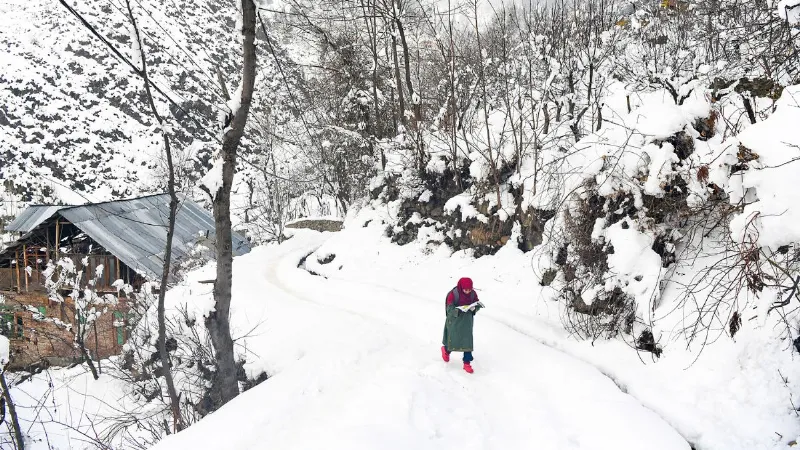 Weather: फिर बढ़ने वाली है ठंड, 24 घंटे में बदलेगा मौसम का मिजाज! बारिश-बर्फबारी का रेड अलर्ट जारी