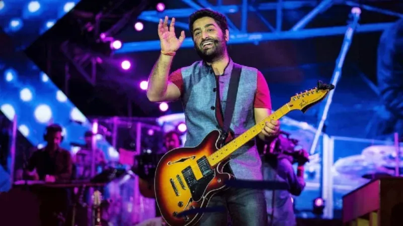 संन्‍यास के बाद अरिजीत सिंह का पहला लाइव शो, स्‍टेज पर कहा- 'आज बहुत घबराहट हो रही है', देखें VIDEO