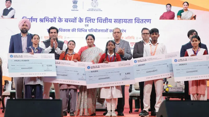 Delhi: श्रमिकों के बच्चों को बड़ी सौगात, CM रेखा गुप्ता ने बैंक खातों में ट्रांसफर किए ₹12.40 करोड़