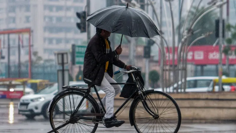 Weather: फिर बढ़ने वाली है ठंड! अगले 24 घंटे में कई राज्यों में होगी बारिश, IMD की चेतावनी जारी