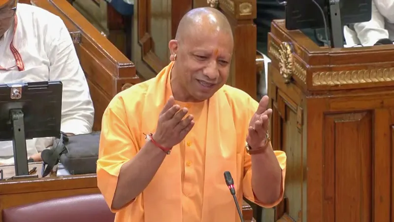 'धूल चेहरे पर थी, आईना साफ करते रहे...', विधानसभा में CM योगी का शायराना अंदाज, सपा पर कसा तंज