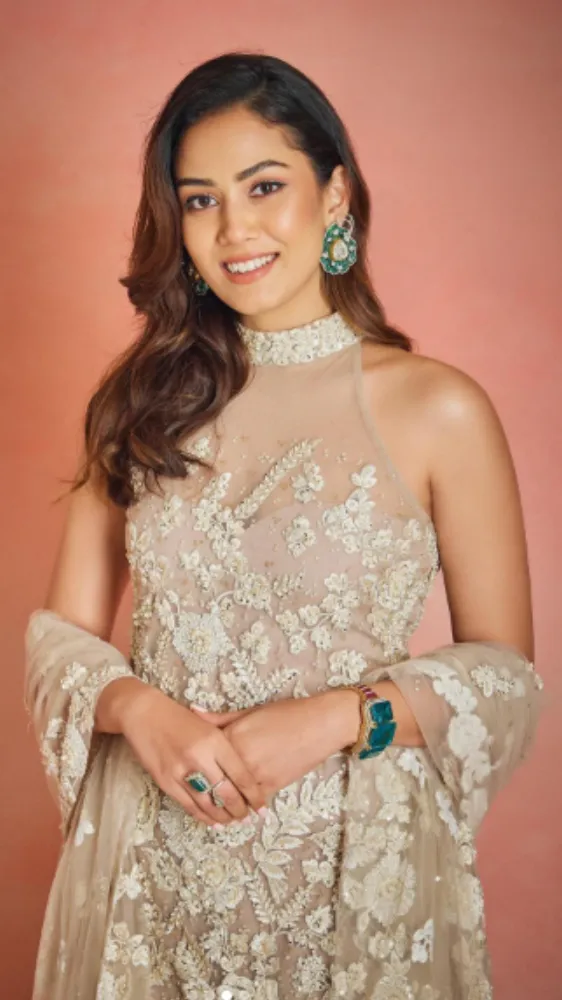 'ओ रोमियो' के इस एक्टर की पत्नी हैं काफी ग्लैमरस, सबसे स्टाइलिश कपल्स में होती है गिनती