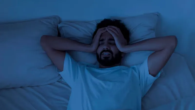 Sleep Disorder: आधी रात में अचानक खुल जाती है आपकी नींद, जान लें क्या है इसका मतलब?