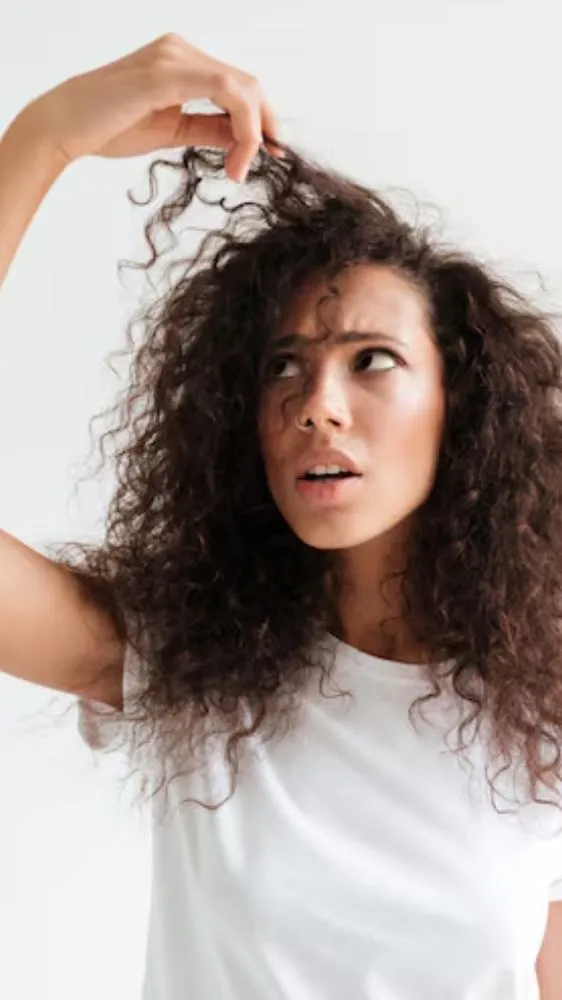 हफ्ते में कितनी बार धोने चाहिए बाल? कभी नहीं होंगे गंजेपन का शिकार