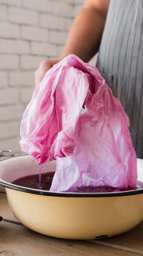 कपड़े पर लगे जिद्दी दाग की मिनटों में होगी छुट्टी, बस अपनाएं ये देसी जुगाड़