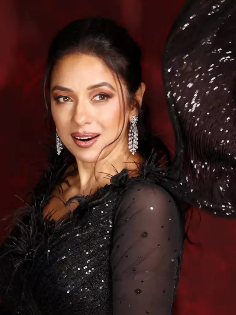 अनुपमा फेम की इन तस्वीरों ने सोशल मीडिया पर लगाई आग, साड़ी में फोटो वायरल