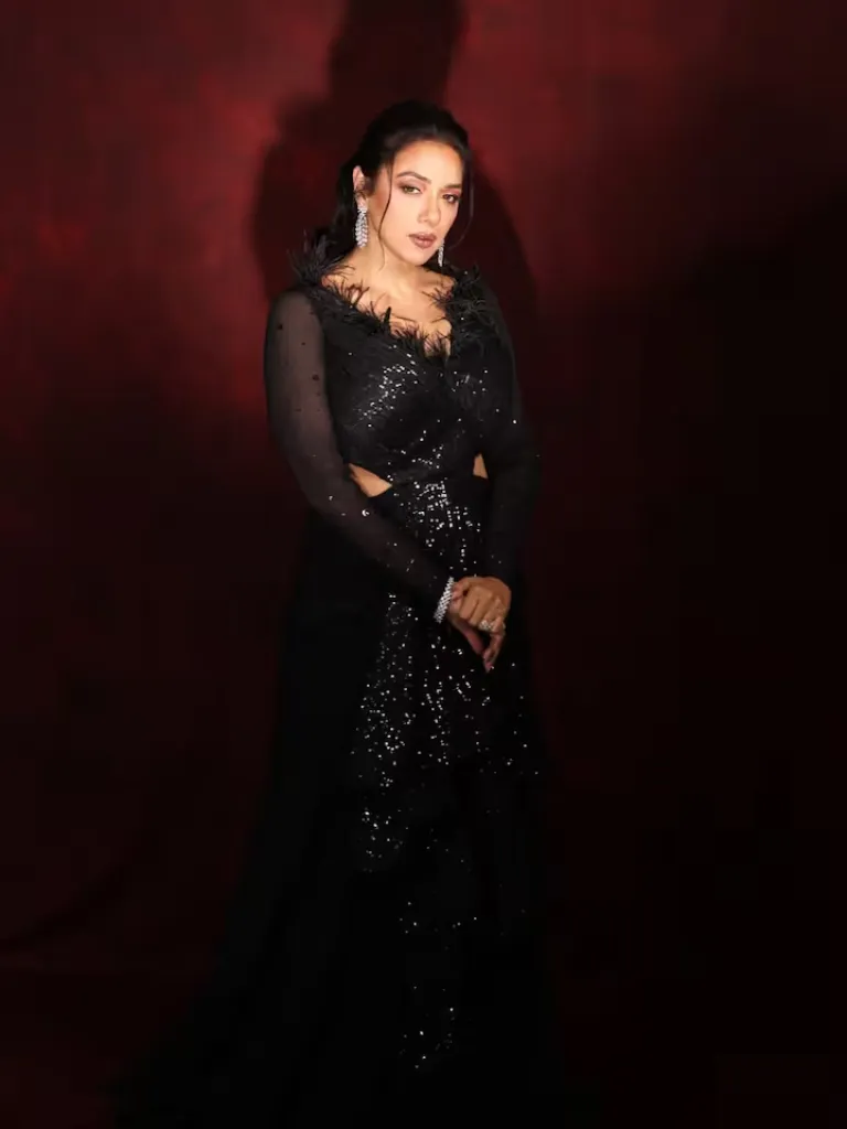 अनुपमा फेम की इन तस्वीरों ने सोशल मीडिया पर लगाई आग, साड़ी में फोटो वायरल