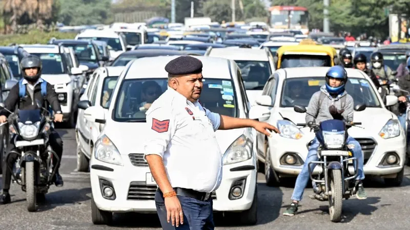 23 फरवरी से दिल्ली ट्रैफिक में बड़ा बदलाव, ये सड़कें रहेंगी बंद, सफर से पहले जान लें नया रूट प्लान