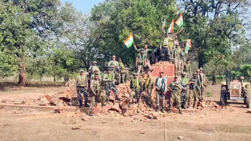 नक्सलियों के खिलाफ निर्णायक कार्रवाई तेज, 1 महीने में 175 स्मारक ढहाए गए; CRPF प्रमुख ने बताया बड़ा अभियान